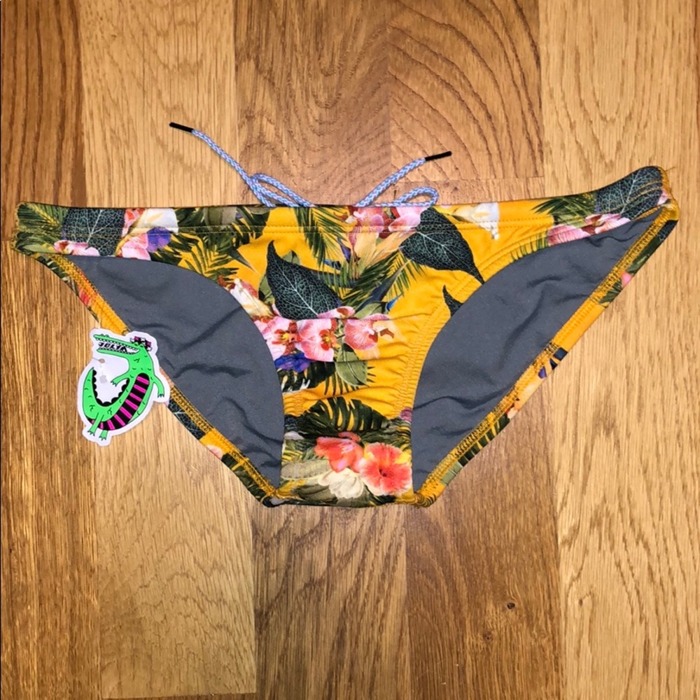 Jolyn Samoa Gold Bali Bottoms Small Medium NWT